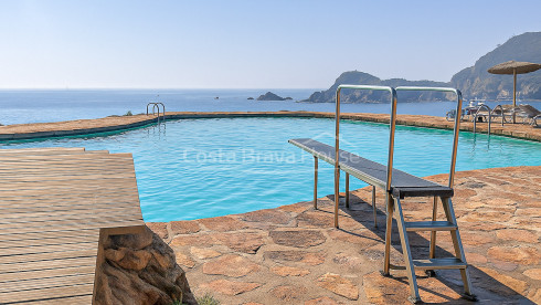 Apartament a Cap Sa Sal, Begur, en primera línia de mar amb terrassa i vistes al Mediterrani