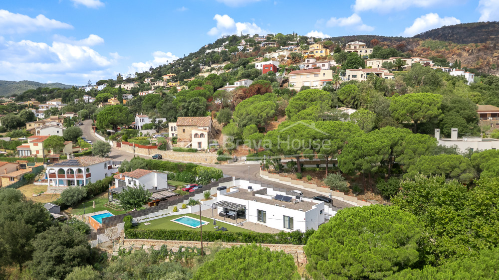 Maison individuelle à Calonge avec piscine privée, grand jardin et quatre chambres