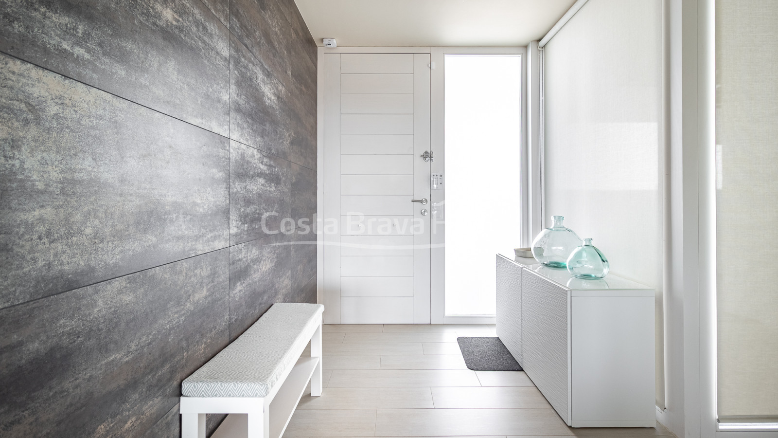Casa unifamiliar en Calonge con piscina privada, amplio jardín y cuatro dormitorios