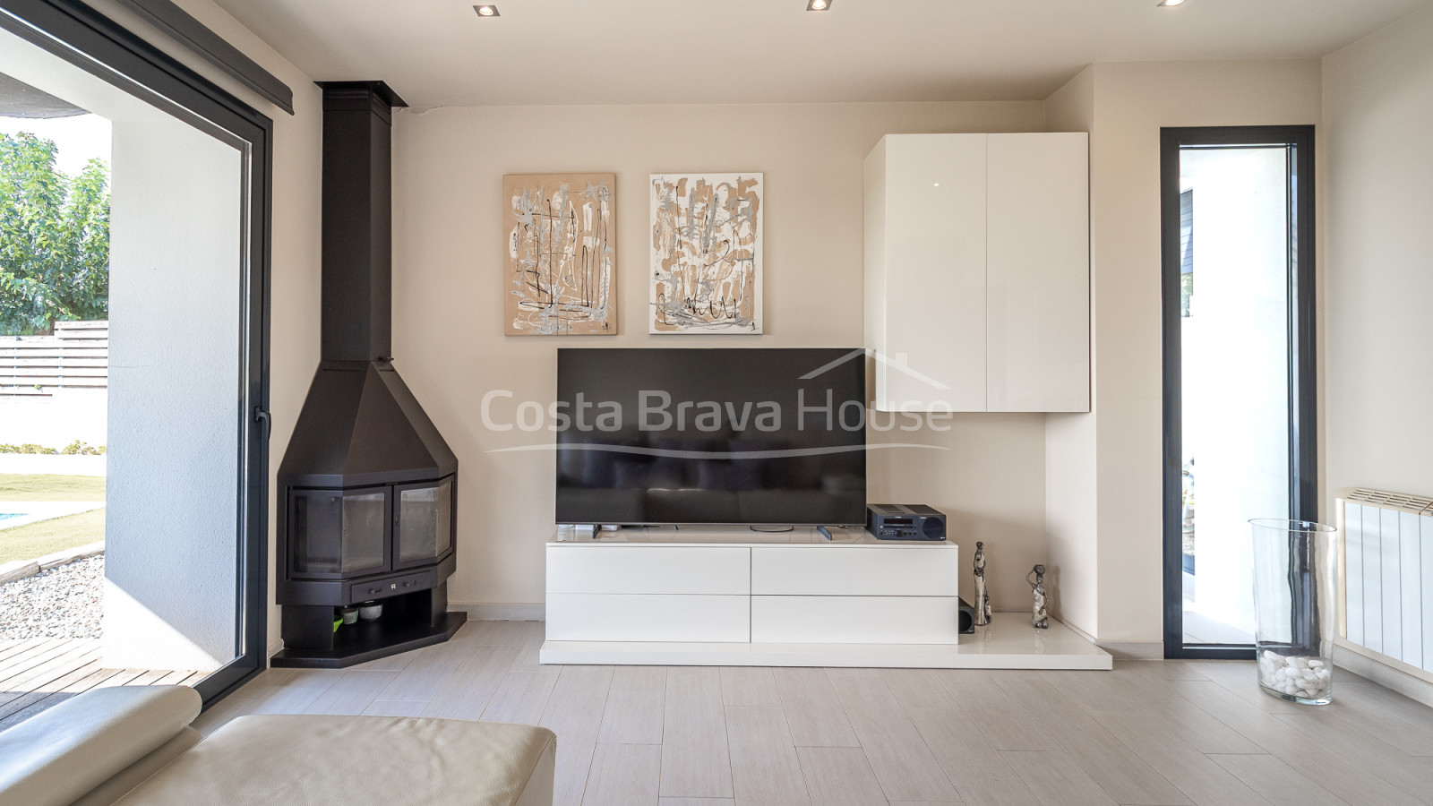 Casa unifamiliar en Calonge con piscina privada, amplio jardín y cuatro dormitorios