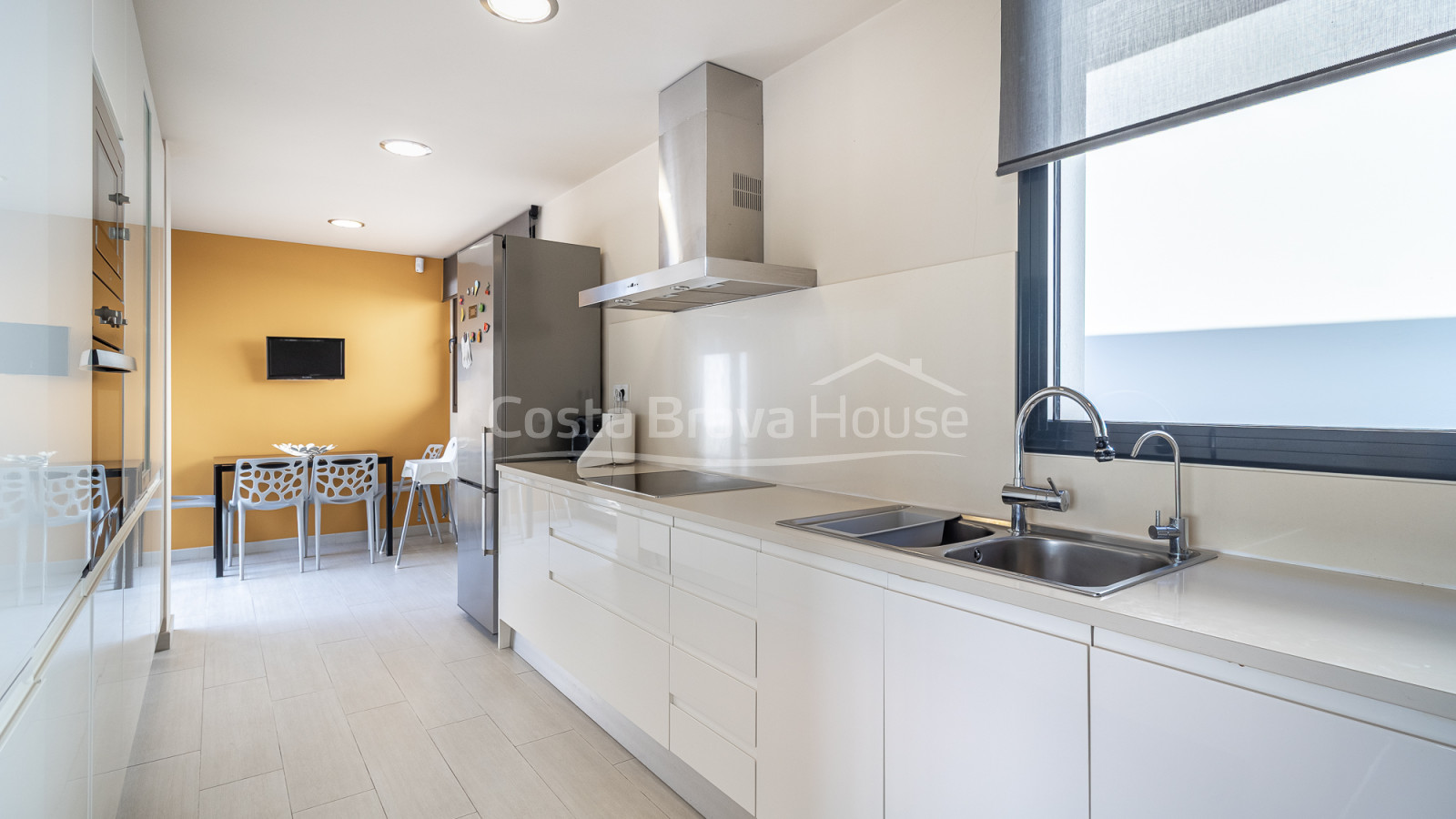 Casa unifamiliar en Calonge con piscina privada, amplio jardín y cuatro dormitorios