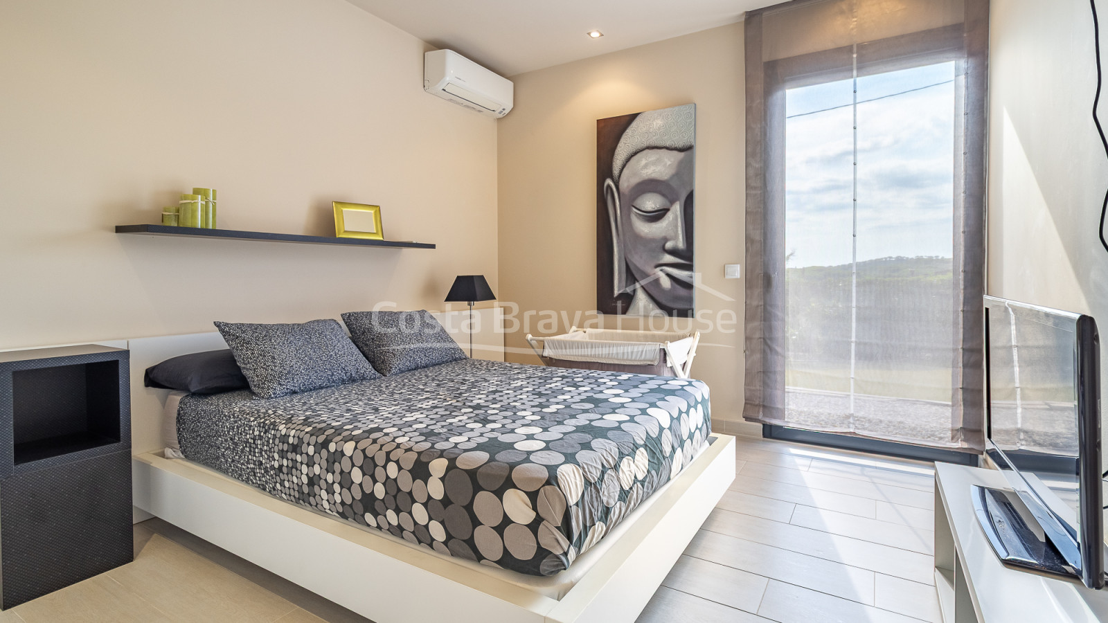 Casa unifamiliar en Calonge con piscina privada, amplio jardín y cuatro dormitorios