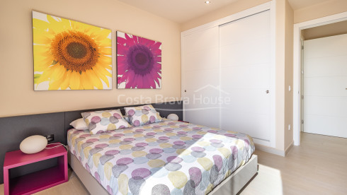 Casa unifamiliar en Calonge con piscina privada, amplio jardín y cuatro dormitorios