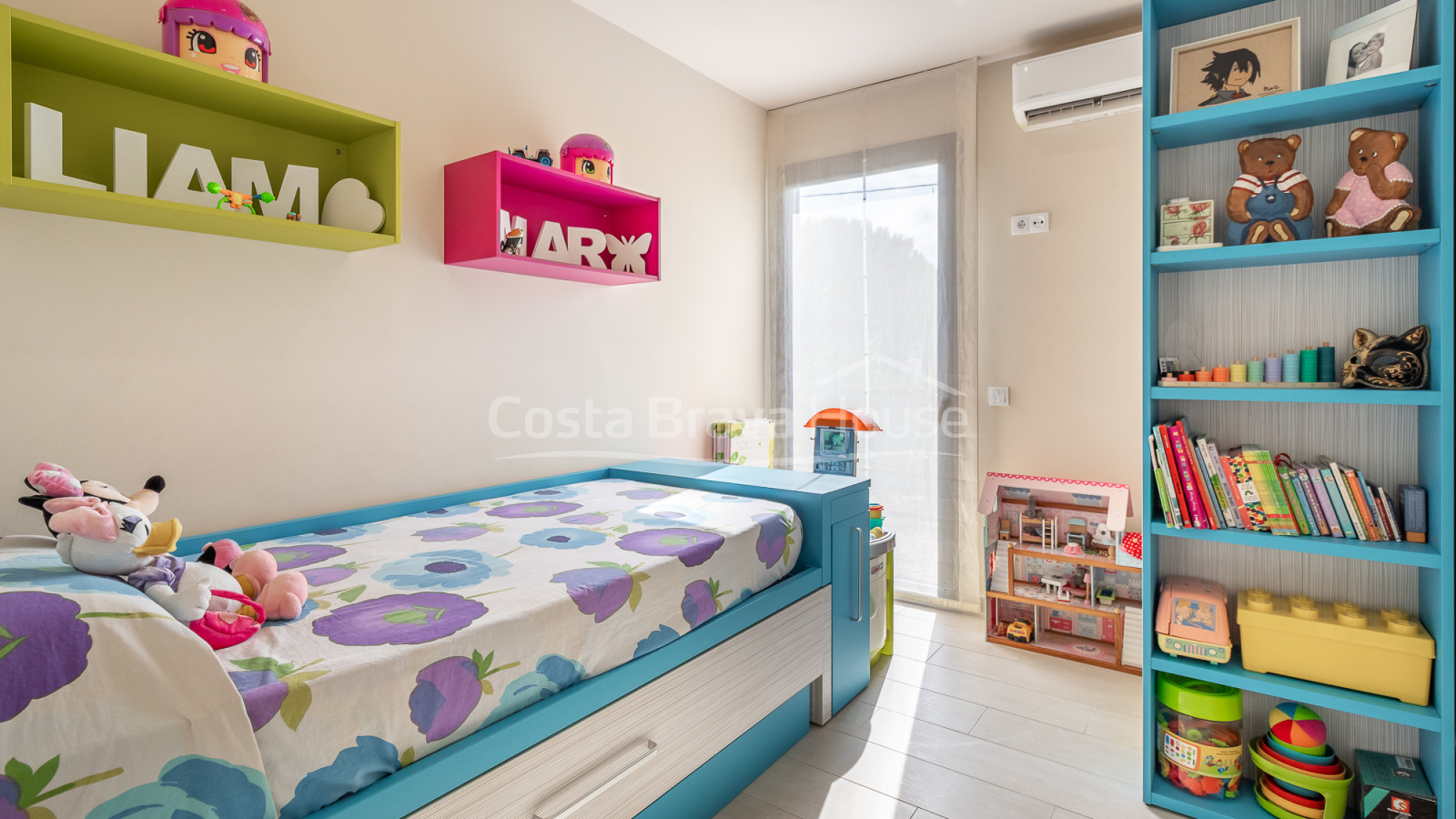 Casa unifamiliar en Calonge con piscina privada, amplio jardín y cuatro dormitorios
