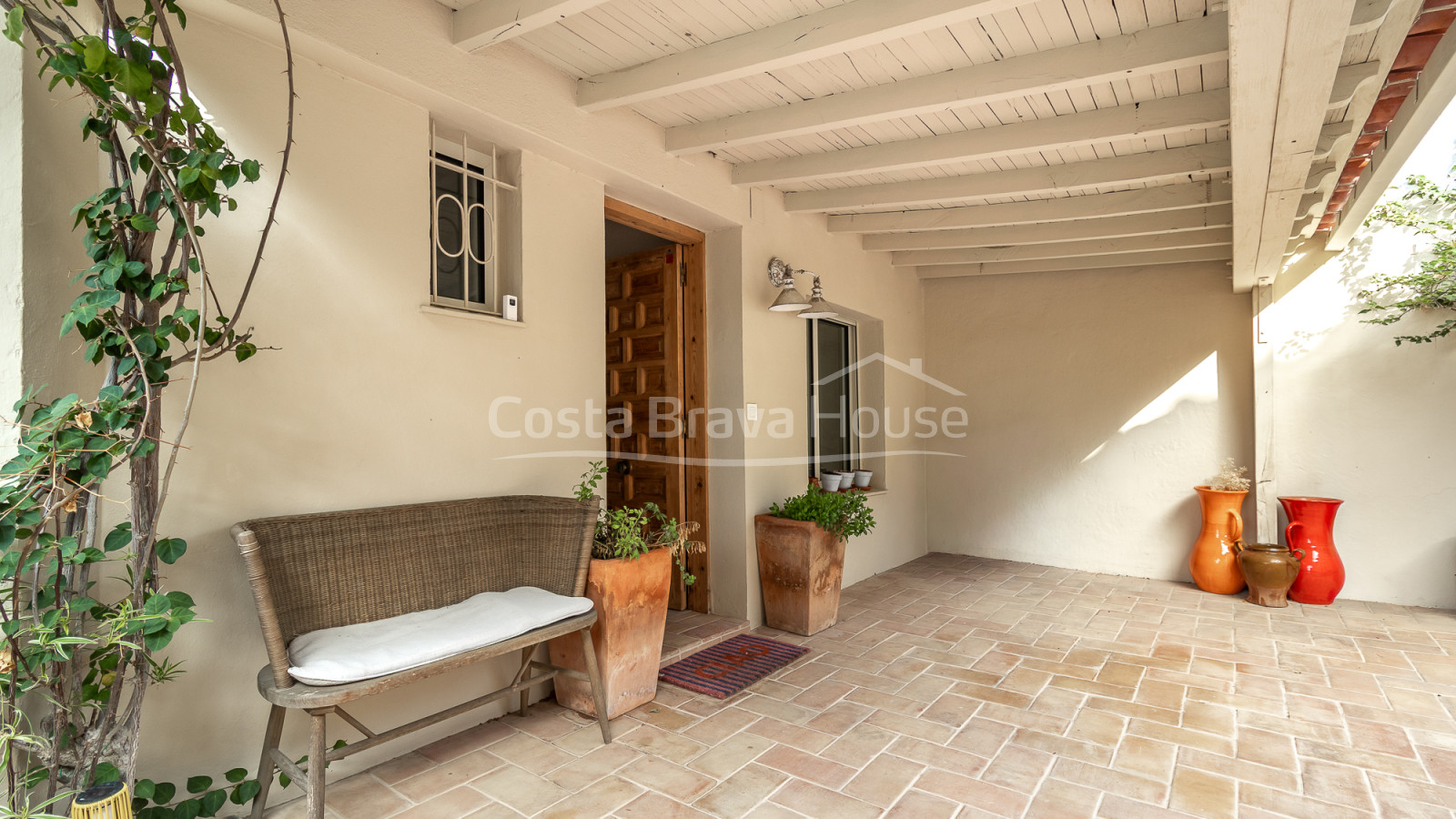 Maison mitoyenne rénovée à La Fosca avec cour et deux chambres près de la plage