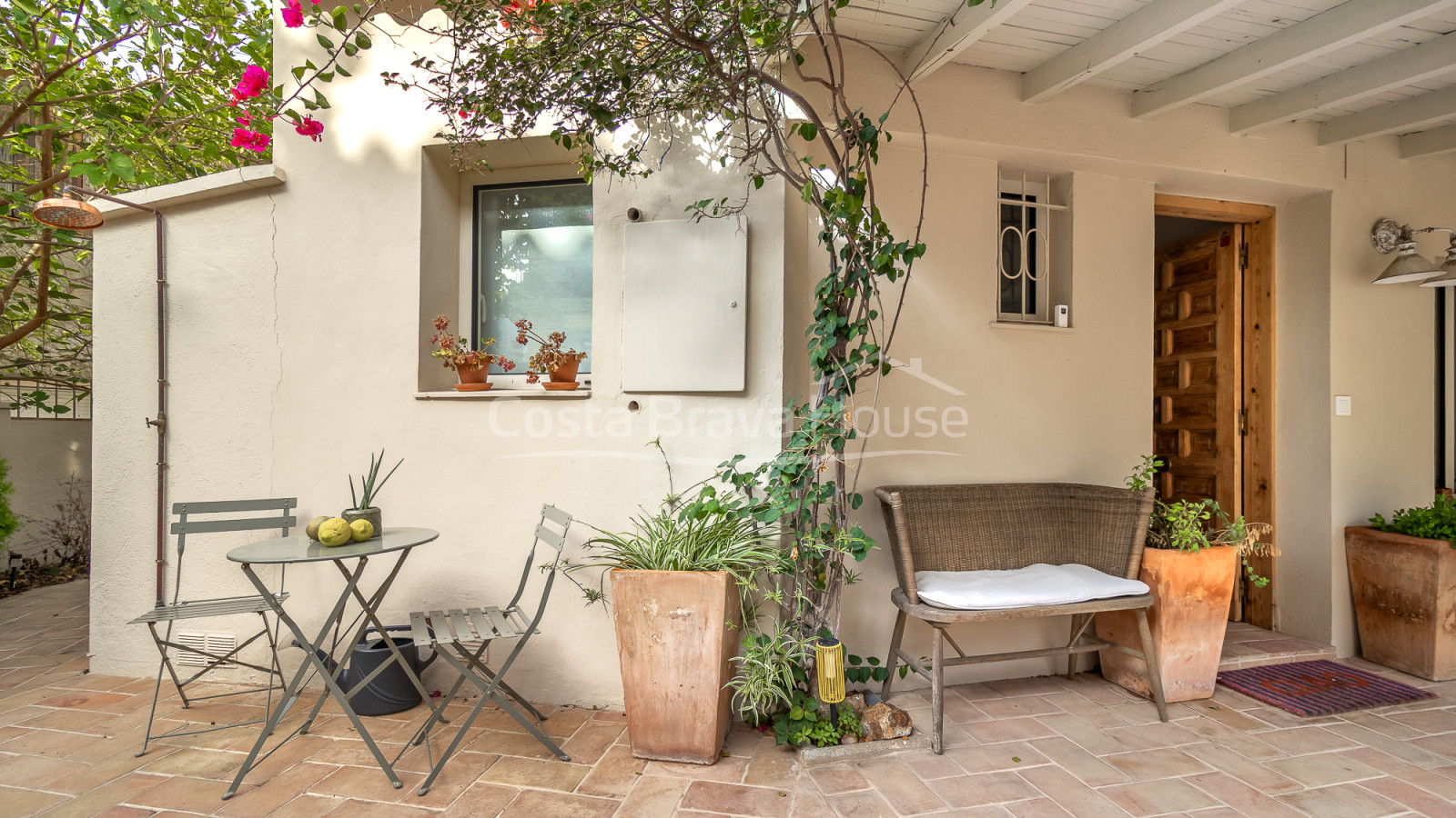 Maison mitoyenne rénovée à La Fosca avec cour et deux chambres près de la plage