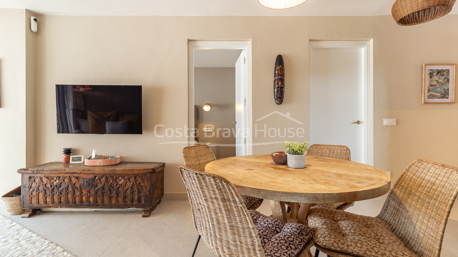 Renovated townhouse in La Fosca with patio and two bedrooms near the beach