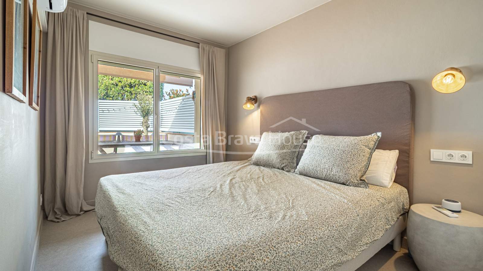 Renovated townhouse in La Fosca with patio and two bedrooms near the beach