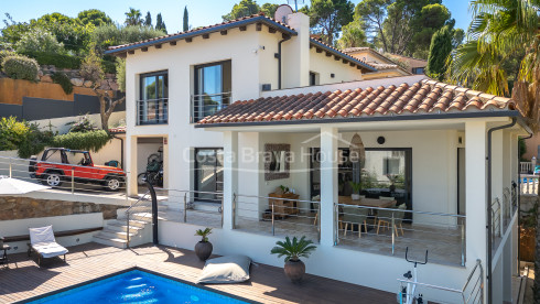 Casa independent a Pals amb piscina privada, a prop de la platja i vistes al mar