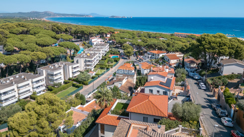 Detached house in Pals with private pool, near the beach and with sea views