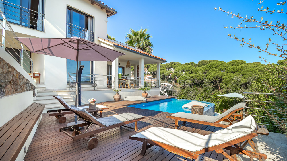 Casa independent a Pals amb piscina privada, a prop de la platja i vistes al mar