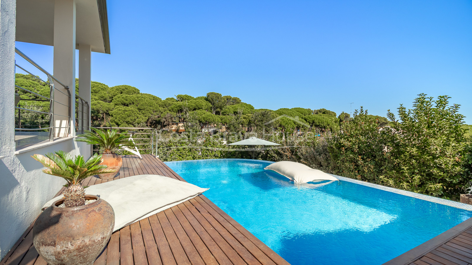 Casa independent a Pals amb piscina privada, a prop de la platja i vistes al mar