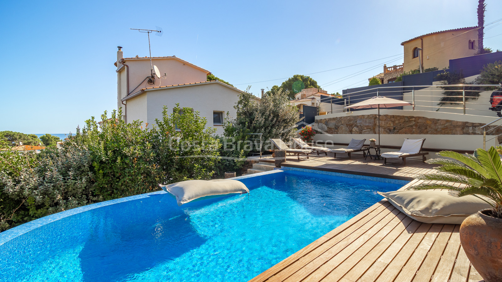 Casa independent a Pals amb piscina privada, a prop de la platja i vistes al mar