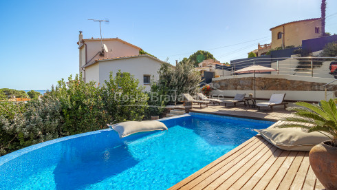 Casa independent a Pals amb piscina privada, a prop de la platja i vistes al mar