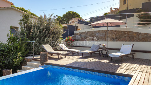 Casa independent a Pals amb piscina privada, a prop de la platja i vistes al mar