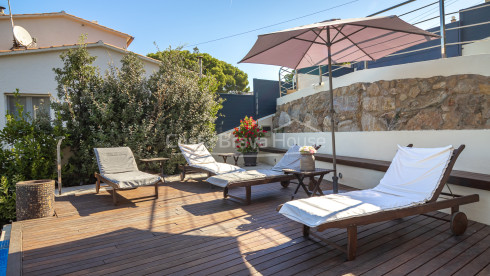Casa independent a Pals amb piscina privada, a prop de la platja i vistes al mar