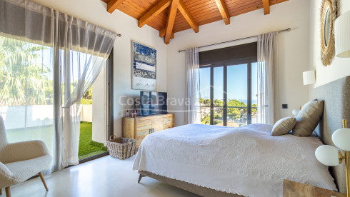 Casa independent a Pals amb piscina privada, a prop de la platja i vistes al mar