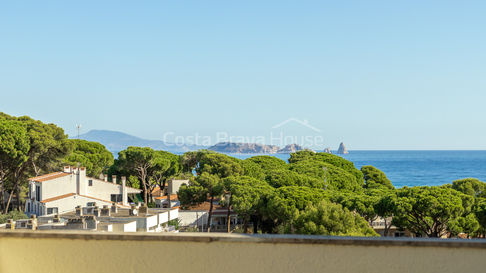 Casa independent a Pals amb piscina privada, a prop de la platja i vistes al mar