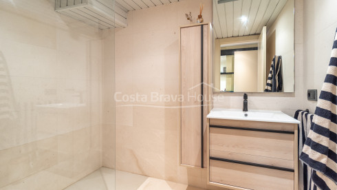 Casa independent a Pals amb piscina privada, a prop de la platja i vistes al mar