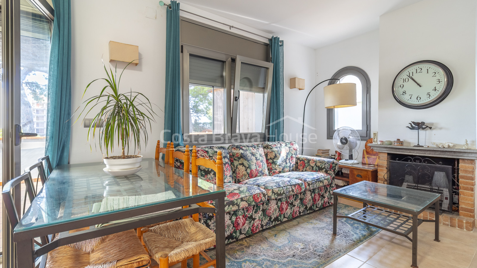 Casa unifamiliar en Pals Playa con piscina, jardín y apartamento independiente cerca de la playa