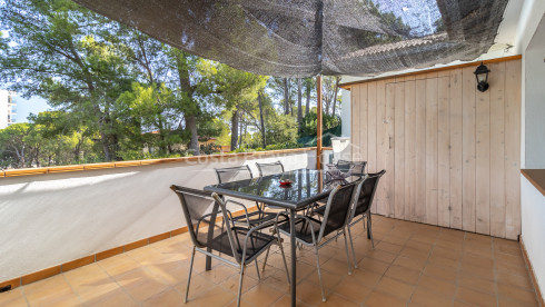 Casa unifamiliar en Pals Playa con piscina, jardín y apartamento independiente cerca de la playa