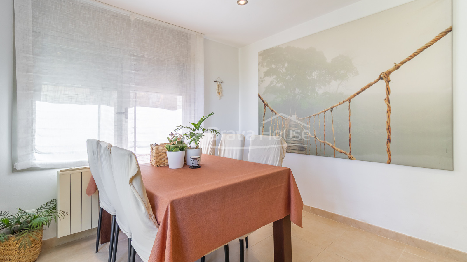 Casa unifamiliar en Pals Playa con piscina, jardín y apartamento independiente cerca de la playa