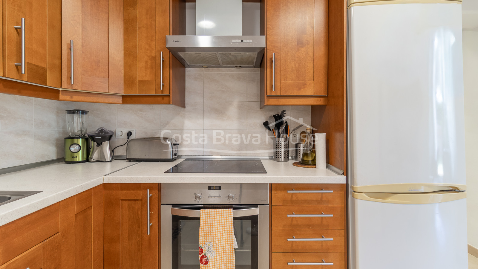 Casa unifamiliar en Pals Playa con piscina, jardín y apartamento independiente cerca de la playa