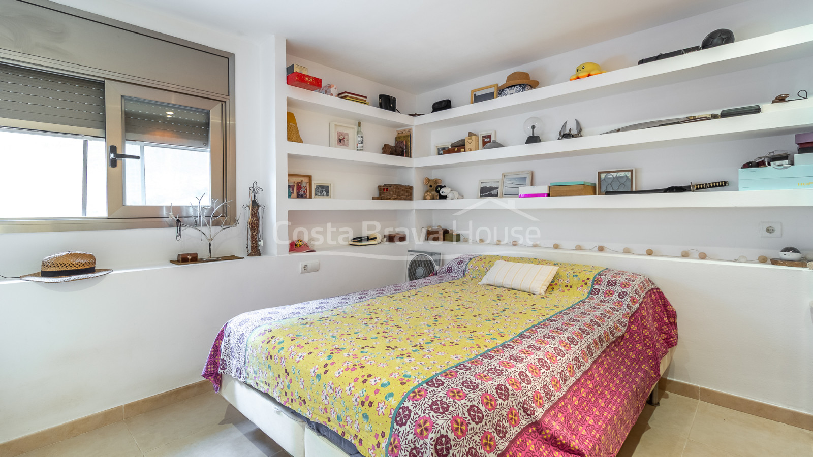 Casa unifamiliar en Pals Playa con piscina, jardín y apartamento independiente cerca de la playa