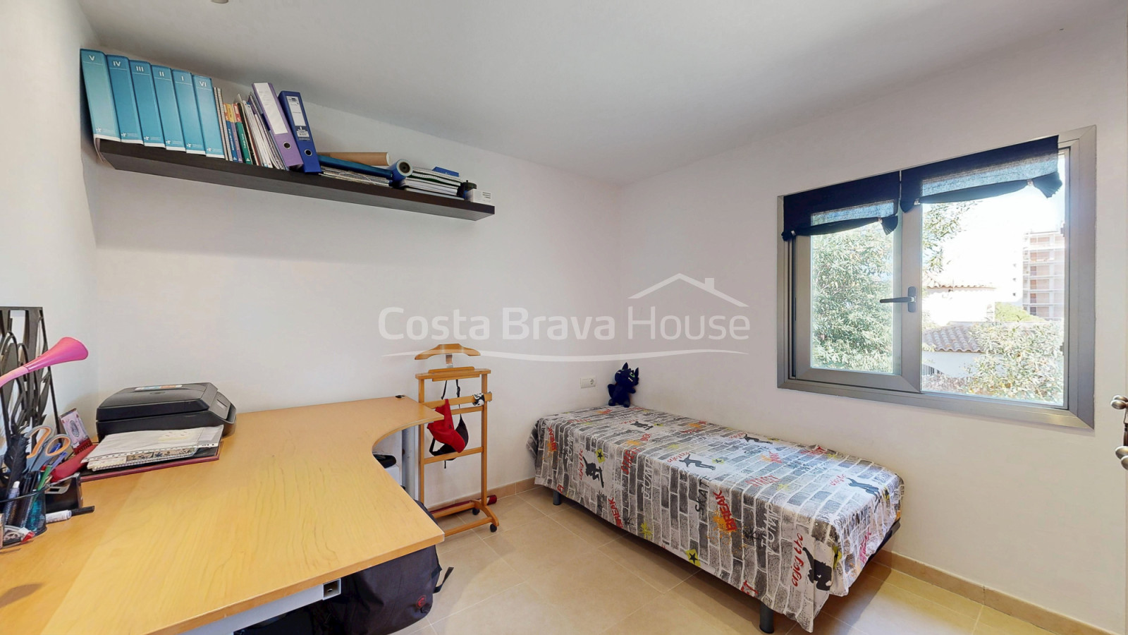 Casa unifamiliar en Pals Playa con piscina, jardín y apartamento independiente cerca de la playa