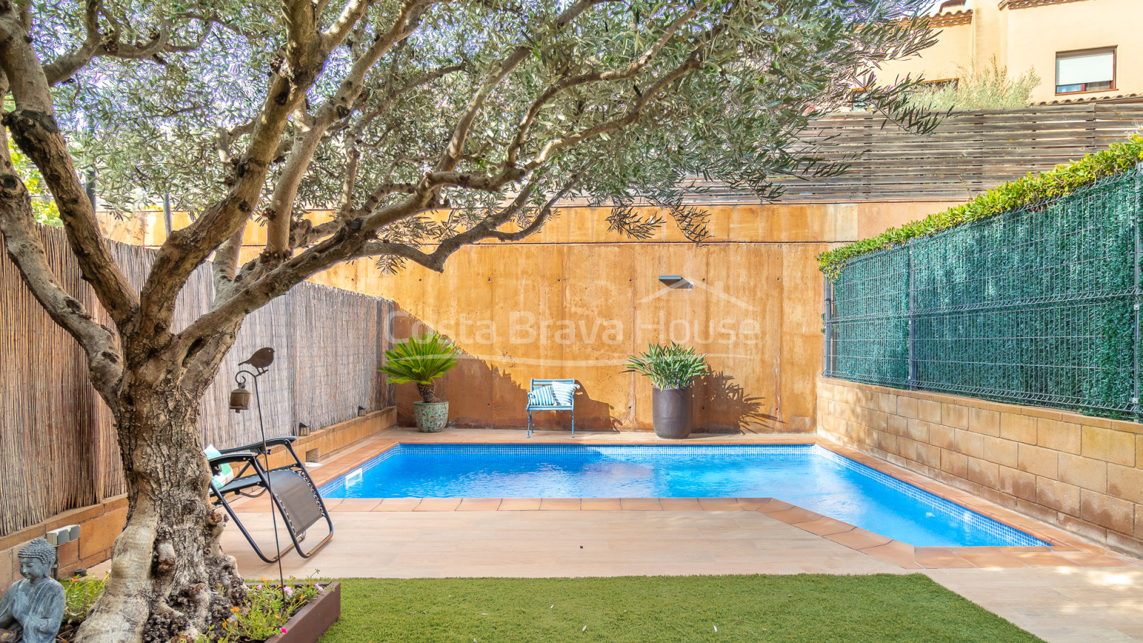 Casa adosada en Palafrugell con jardín, piscina privada y amplio garaje cerrado