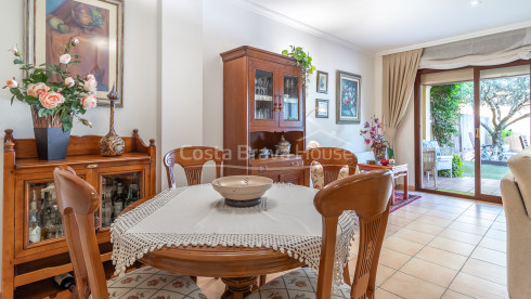 Townhouse in Palafrugell with garden, private pool and large enclosed garage