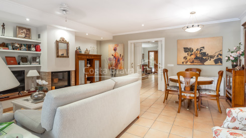 Casa adosada en Palafrugell con jardín, piscina privada y amplio garaje cerrado