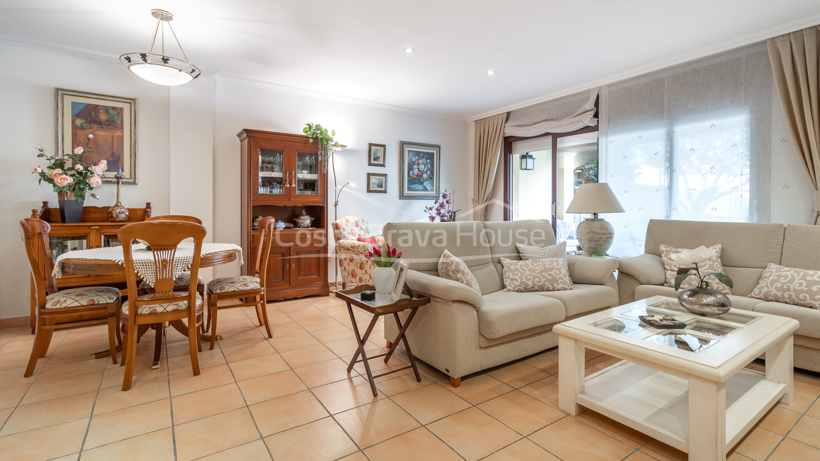 Casa adosada en Palafrugell con jardín, piscina privada y amplio garaje cerrado