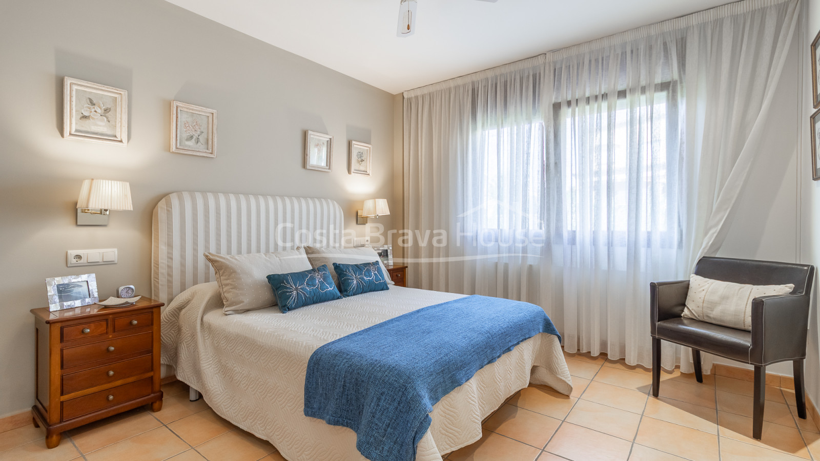 Townhouse in Palafrugell with garden, private pool and large enclosed garage