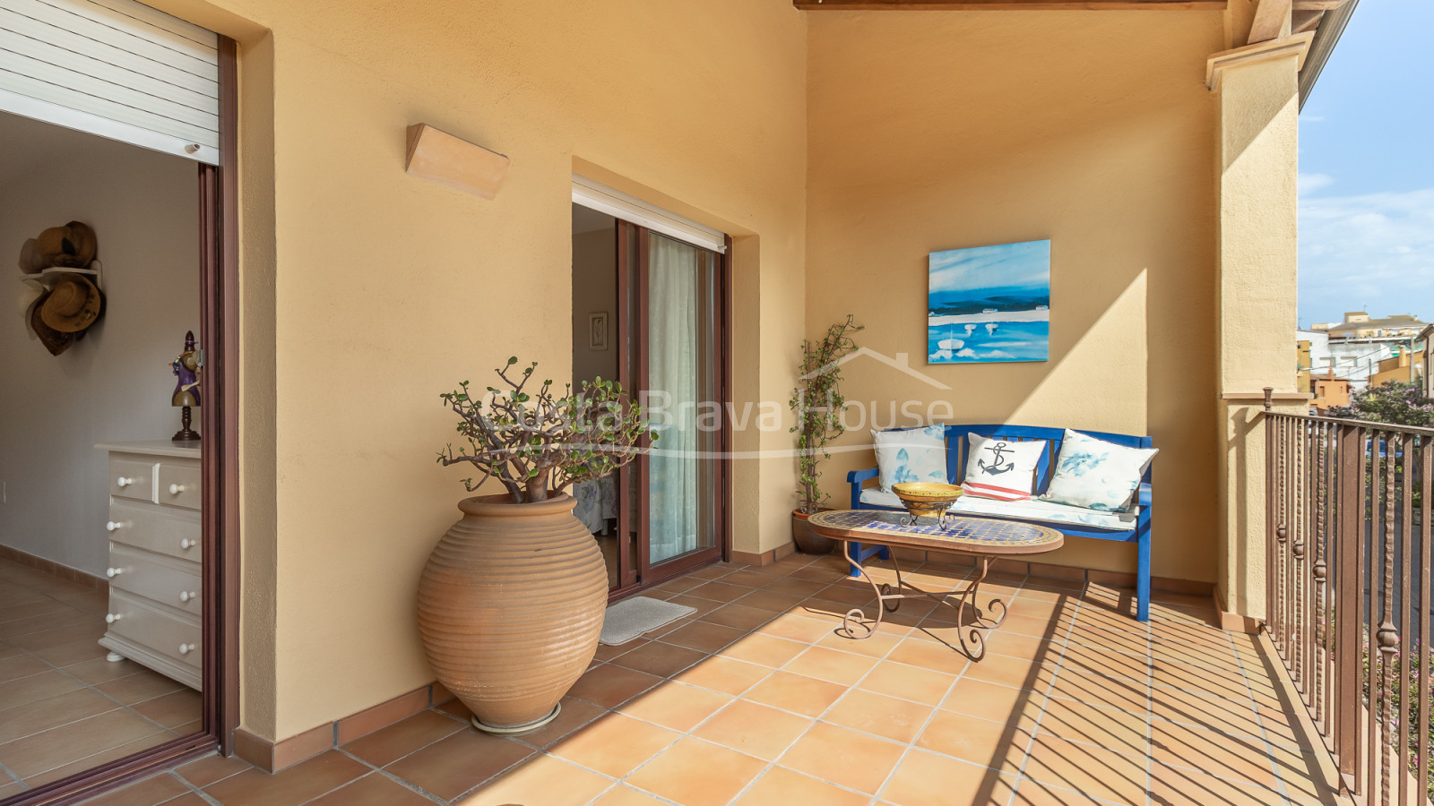 Townhouse in Palafrugell with garden, private pool and large enclosed garage