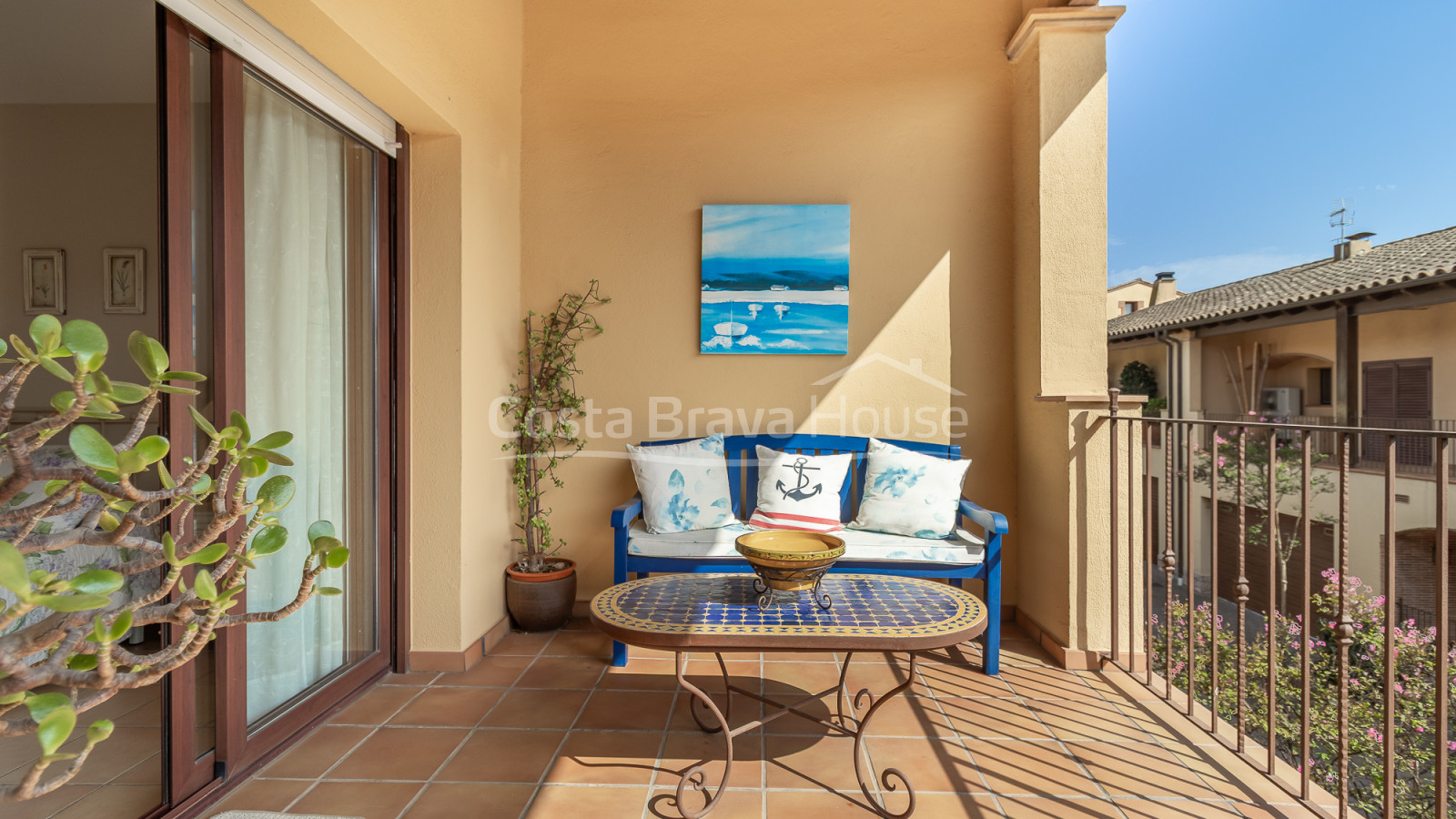 Townhouse in Palafrugell with garden, private pool and large enclosed garage