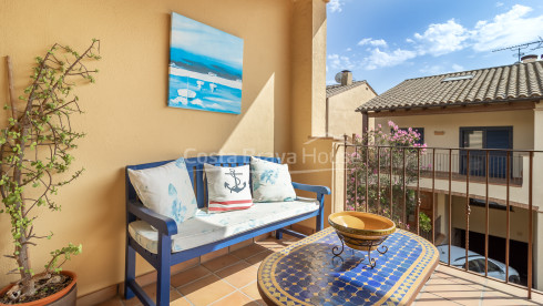 Townhouse in Palafrugell with garden, private pool and large enclosed garage