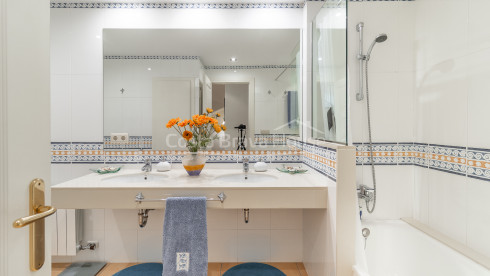 Casa adosada en Palafrugell con jardín, piscina privada y amplio garaje cerrado