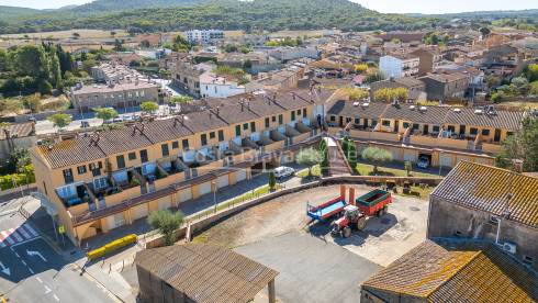 Appartement à Pals près du centre historique avec trois chambres, balcon et garage fermé