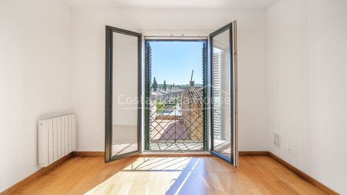 Apartment in Pals near the historic centre with three bedrooms, balcony and enclosed garage
