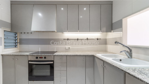 Apartment in Pals near the historic centre with three bedrooms, balcony and enclosed garage