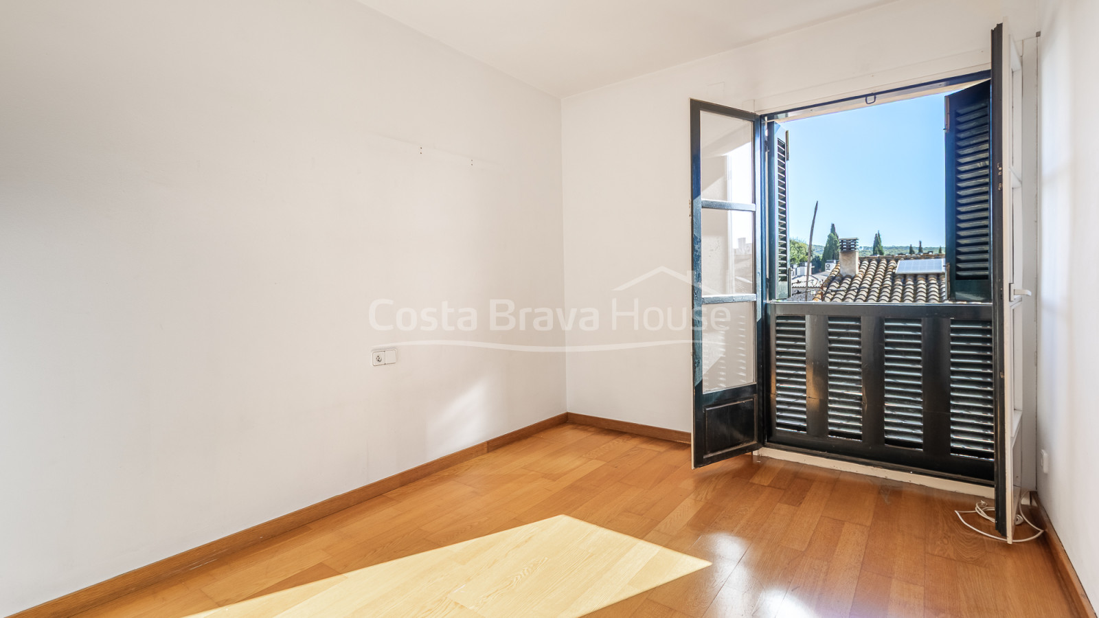 Apartment in Pals near the historic centre with three bedrooms, balcony and enclosed garage