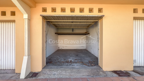 Apartment in Pals near the historic centre with three bedrooms, balcony and enclosed garage