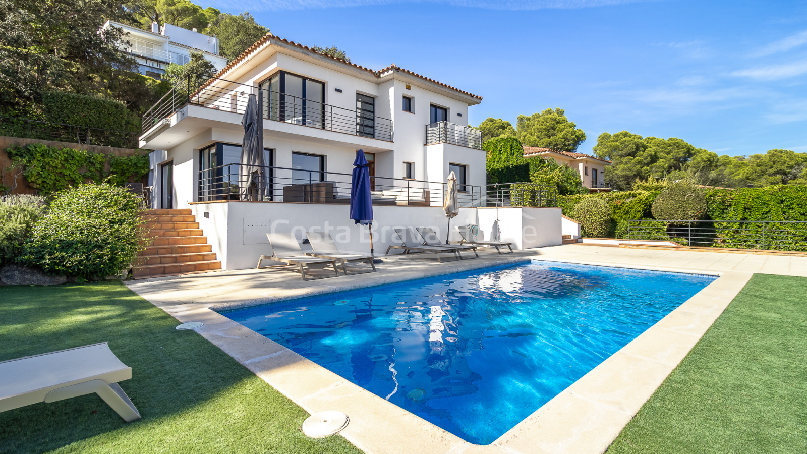 Vila en venda a Tamariu amb vistes al mar, piscina privada, terrasses i garatge