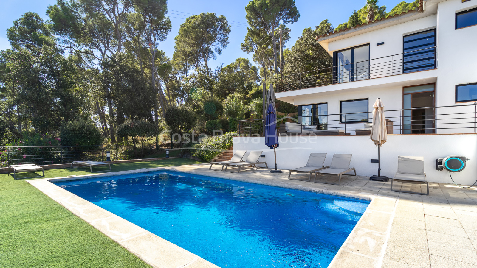 Villa à vendre à Tamariu avec vue mer, piscine privée, terrasses et garage
