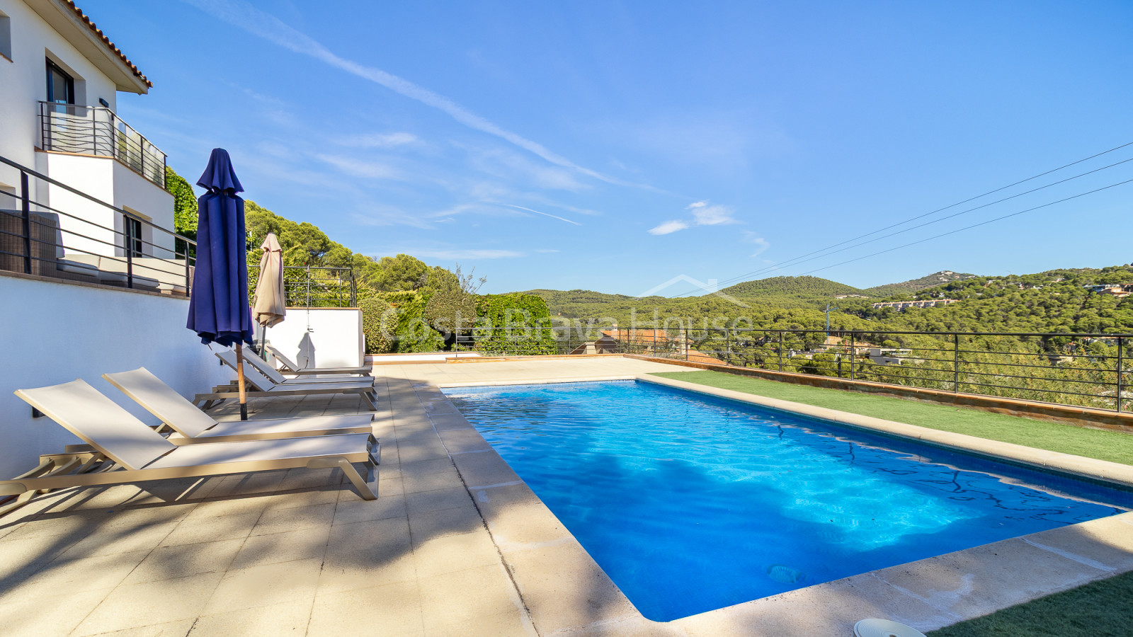 Villa à vendre à Tamariu avec vue mer, piscine privée, terrasses et garage