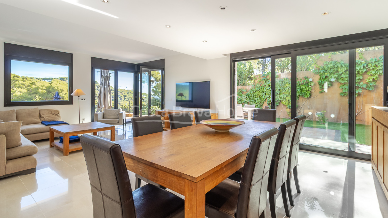 Villa for sale in Tamariu with sea views, private pool, terraces and garage