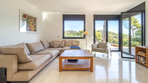 Villa en venta en Tamariu con vistas al mar, piscina privada, terrazas y garaje
