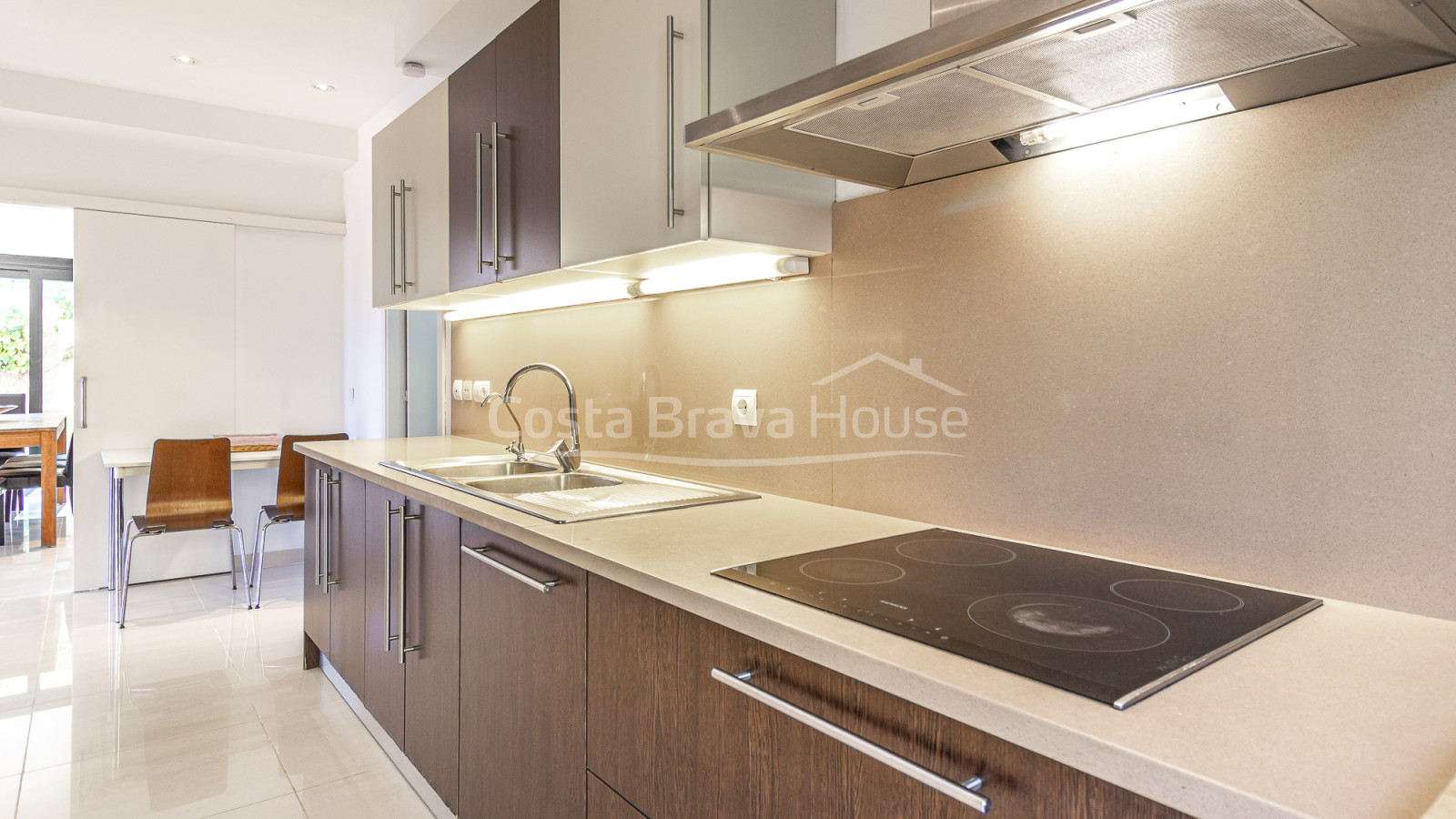Villa en venta en Tamariu con vistas al mar, piscina privada, terrazas y garaje