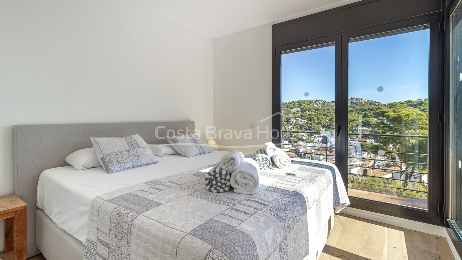 Villa en venta en Tamariu con vistas al mar, piscina privada, terrazas y garaje
